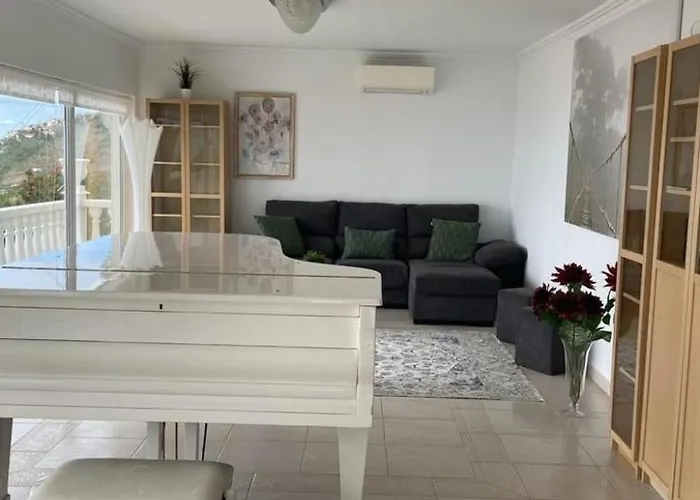 In El Mit Grossem Pool Und Meerblick By Interhome