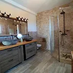 In El Mit Grossem Pool Und Meerblick By Interhome Vakantiehuis